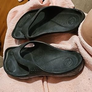 Crocs Boulder Colorado Size 8 Floral Flip Flop Women's Black Sandals